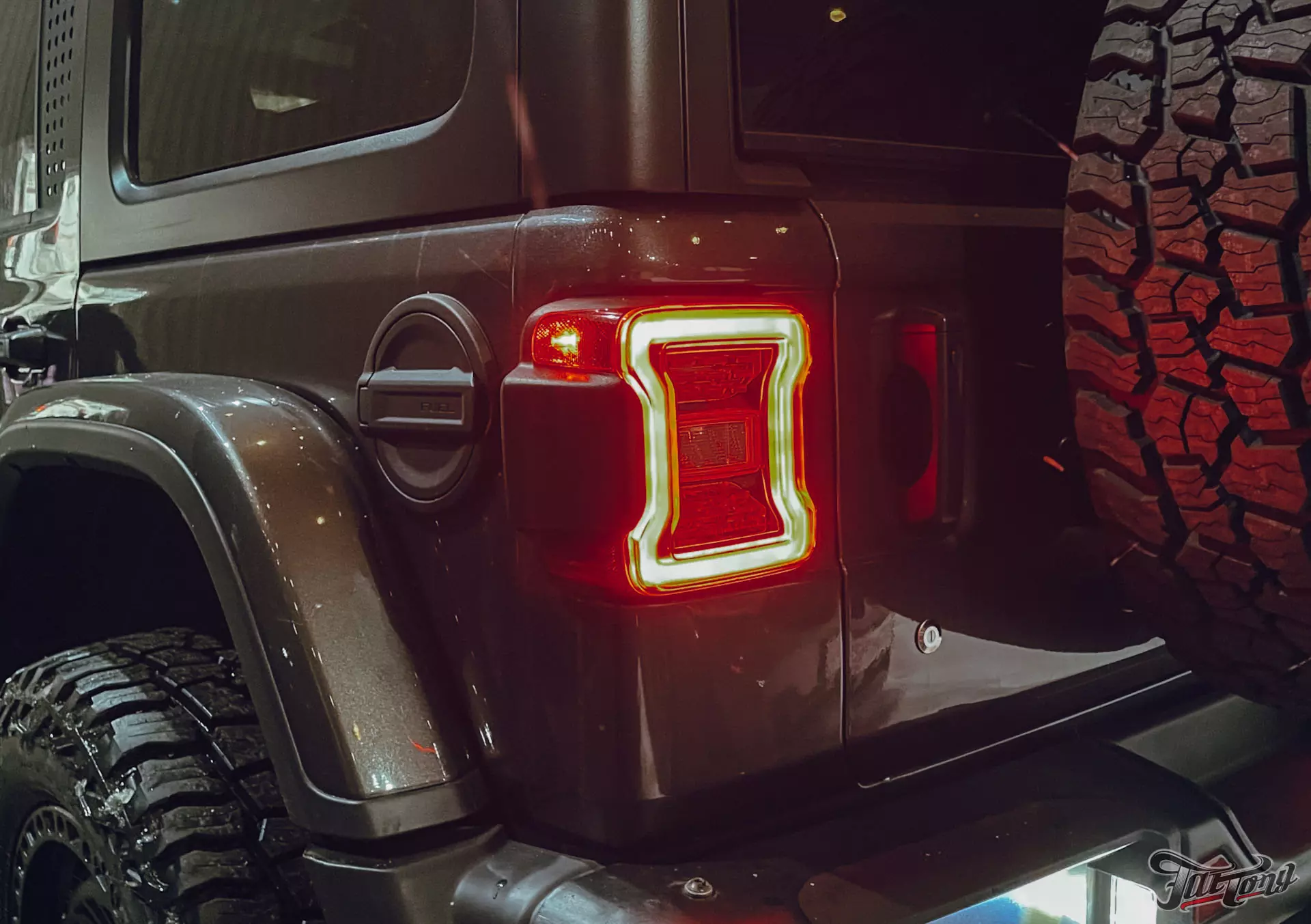Jeep Wrangler Rubicon. Ангельские глазки